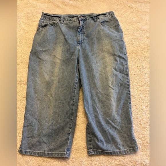 Gloria Vanderbilt Pants - Gloria Vanderbilt ‘Amanda’ Capri Jeans